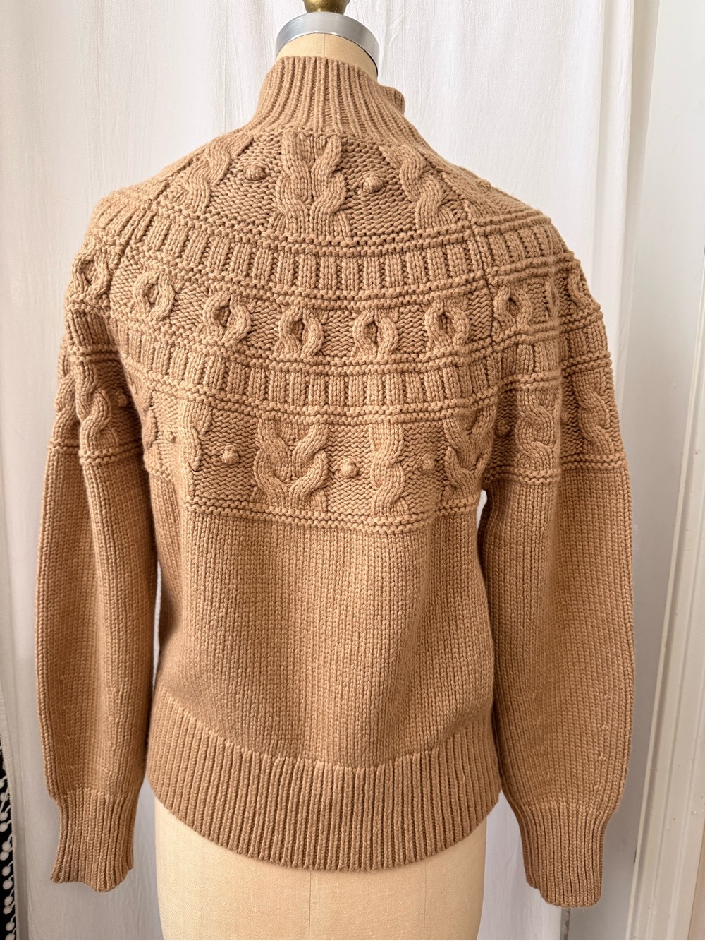 NWT, Banana Republic, 100% Organic Cotton, Cable Knit Sweater, sz XS - Picture 5 of 9